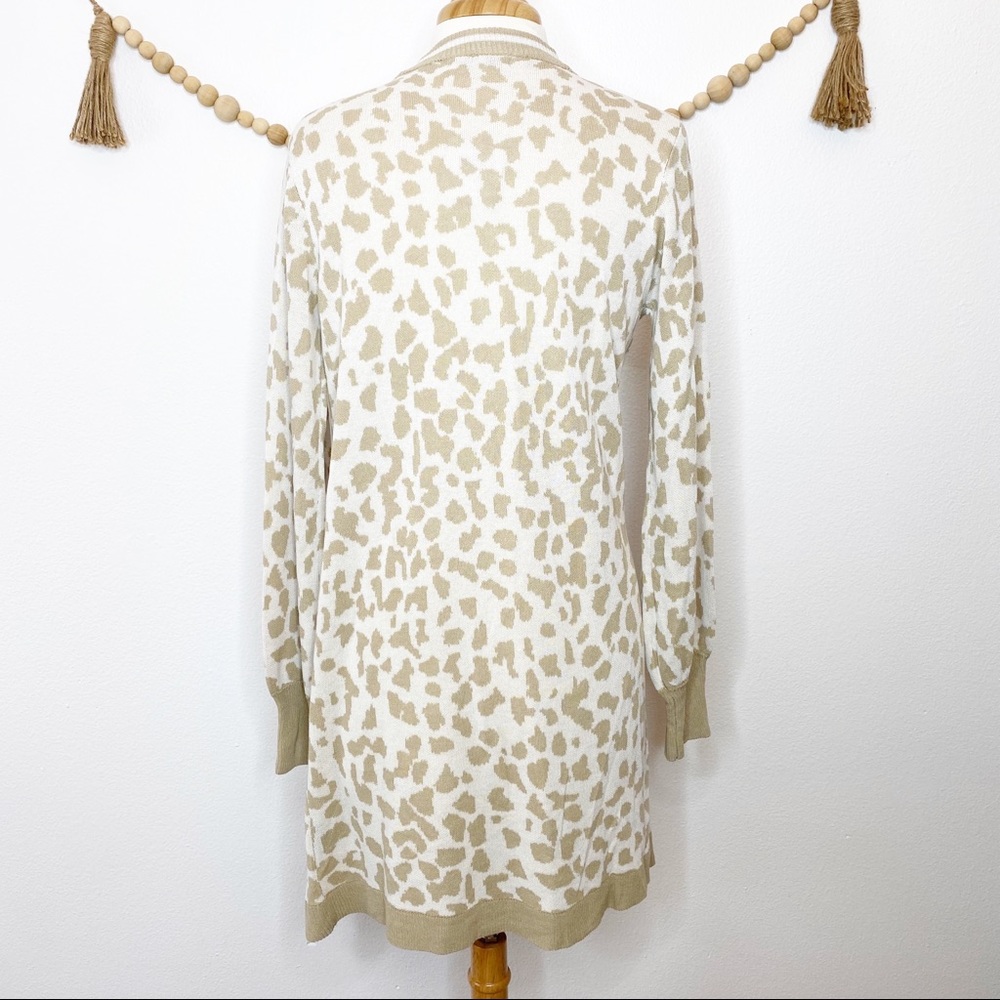 Eight 18 Cream Color Leopard Cardigan Size Medium - Picture 2 of 8